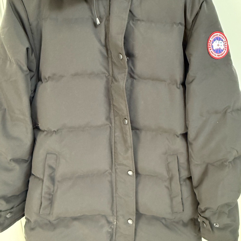 Canada Goose Black Puffer Jacket with Down Insulation